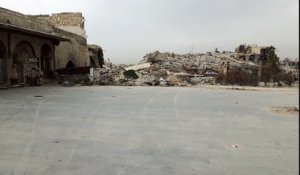 Aux abord de la Citadelle d'Alep, la vie continue malgré le bruit des bombes