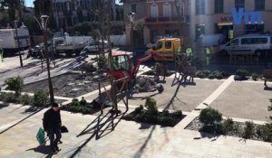 Saint-Tropez: les nouvelles dalles de la place de la gendarmerie détruites au marteau piqueur