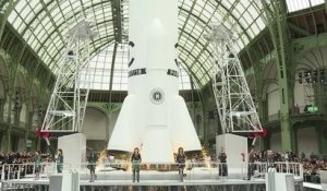 Un défilé Chanel très "spatial" au Grand Palais