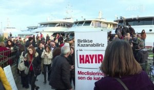 Référendum en Turquie : les partisans du "Non" en campagne