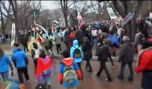 A Washington, des Amérindiens manifestent contre le projet d'oléoduc en Dakota du Nord