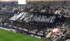 Le tifo hommage et remerciement à Jean-Louis Triaud