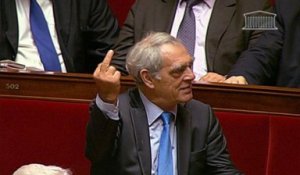 Quand Henri Emmanuelli envoyait un doigt d'honneur au Premier ministre Fillon