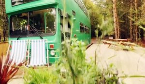 BIG GREEN BUS : un ancien bus scolaire anglais transformé en Hôtel