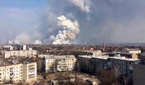 Impressionnante explosion d'armes et de munitions en Ukraine