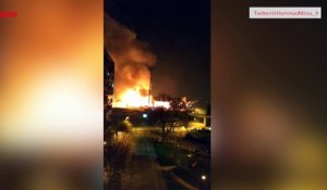 Spectaculaire incendie dans une zone industrielle à Bondy