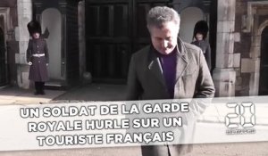 Un soldat de la garde royale britannique hurle sur un touriste français