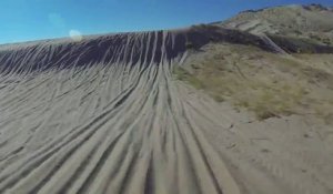 Sauter cette dune en moto ? Oups.. Fallait pas !! FAIL