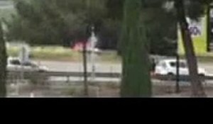 Une Mercedes prend feu sur la route à Mougins