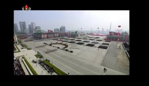 Pyongyang : Kim Jong-Un préside un défilé militaire