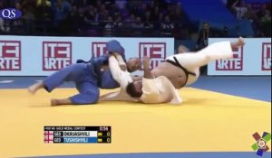 Judo : vainqueur par ippon, il embrasse le ventre de son adversaire