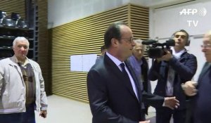 F. Hollande en déambulation à Tulle après son vote