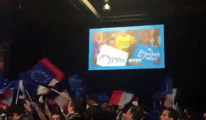 Avec le slogan "Je vote avec", Macron reprend à son compte le principe de la "Kiss Cam"