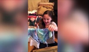 Elle apprend qu'elle va avoir une petite soeur, regardez sa réaction!