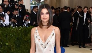 How to Get Selena Gomez's Legendary Red Smokey Eye: Rock the Look