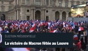 Présidentielle 2017 : les partisans d’Emmanuel Macron en liesse au Louvre