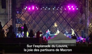 Sur l'esplanade du Louvre, la joie des partisans de Macron