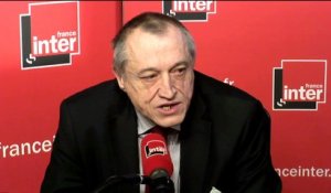 Paul-Marie Coûteaux : "Marine Le Pen garde ce positionnement ni droite ni gauche qui à mon avis lui fait perdre des voix."