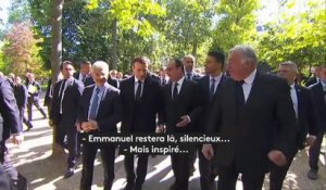 "Emmanuel restera là, silencieux..." : François Hollande guide les premiers pas d'Emmanuel Macron