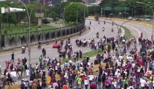 Venezuela: manifestants et policiers s'affrontent dans la rue
