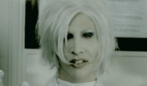 Marilyn Manson - I Don't Like The Drugs (But The Drugs Like Me)