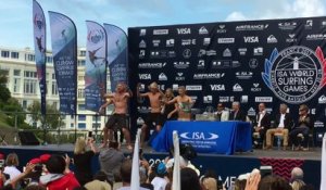 Adrénaline - Surf : Le haka de l'équipe de Nouvelle-Zélande de surf aux mondiaux ISA 2017 à Biarritz