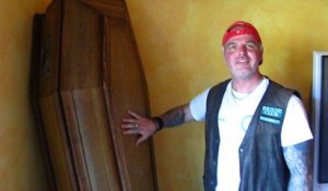 Méry-la-Bataille : Christophe Heyminck a un cercueil dans son salon