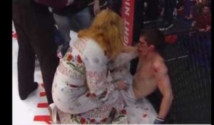 K.O ce combattant de MMA se fait gifler par sa mère pour se faire réveiller (Vidéo)