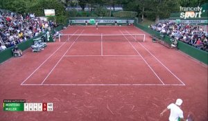 Roland-Garros 2017 : Les pleurs d'Alexandre Muller à l'issue de sa défaite en 5 sets (6-7, 6-2, 6-4, 6-7, 0-6)