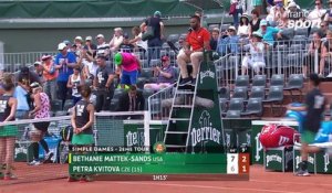 Roland-Garros 2017 : La superbe montée au filet de Mattek-Sands (7-6, 2-1)