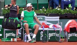 Roland-Garros 2017 : Lucas Pouille chute et se blesse à la cheville ! (2-6, 3-0)