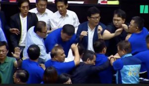 Quand le parlement taïwanais se transforme en ring de boxe