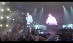 Justin Bieber : Un fan lui jette une bouteille d’eau au visage en plein concert (vidéo)