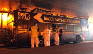 Accident : un bus de tourisme heurte un pont à Paris
