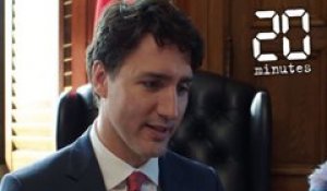 Vraiment cool... Justin Trudeau  fait un calin à une licorne