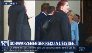 Brigitte Macron accueille Arnold Schwar­ze­neg­ger... en jeans !