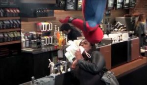 Spider-Man surprend des clients de Starbucks dans une caméra cachée (vidéo)