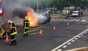 Nancy-Brabois : la voiture s'embrase au feu rouge (3)