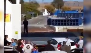 Un conducteur un peu trop pressé de sortir du ferry !