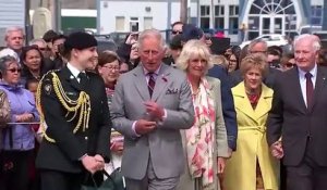 Enorme fou rire entre le prince Charles et Camilla en pleine cérémonie traditionnelle