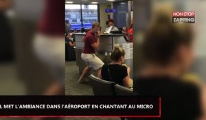 Etats-Unis : Un homme ambiance tout l’aéroport en chantant au micro (Vidéo)