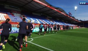 Euro 2017 : avec les Bleues sur le terrain du match !