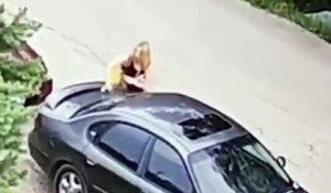 Une jeune femme se venge sur une voiture !