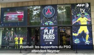 Football: les supporters du PSG attendent Neymar