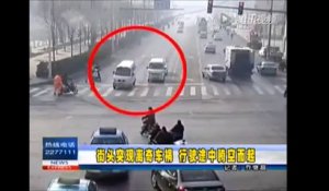 Une voiture s'envole en Chine... totalement surnaturel