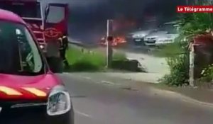 Arzano (29). Une moissonneuse et sept voitures détruites par le feu