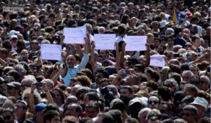 Double attentat en Espagne: le pays se fige pour une minute de silence
