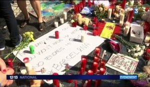 Attentat à Barcelone : "Barcelonais et touristes se recueillent au lendemain de l'attaque"