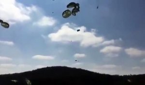 Ce véhicule blindé de l'armée n'a pas le bon parachute... FAIL !! Largage Aérien Armée Américaine