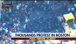 Des milliers de personnes ont manifesté à Boston pour dénoncer le racisme donnant lieu à des accrochages avec la police